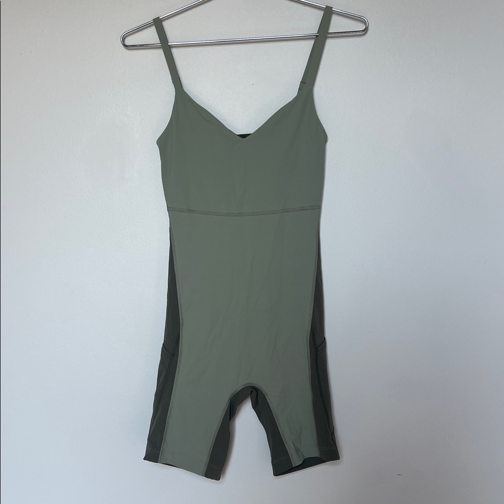 Outdoor Voices Zoom 8" Athletic Bodysuit Romper Shorts Green Womens XS